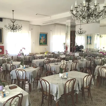 فندق Hotel Villa Verde 3*